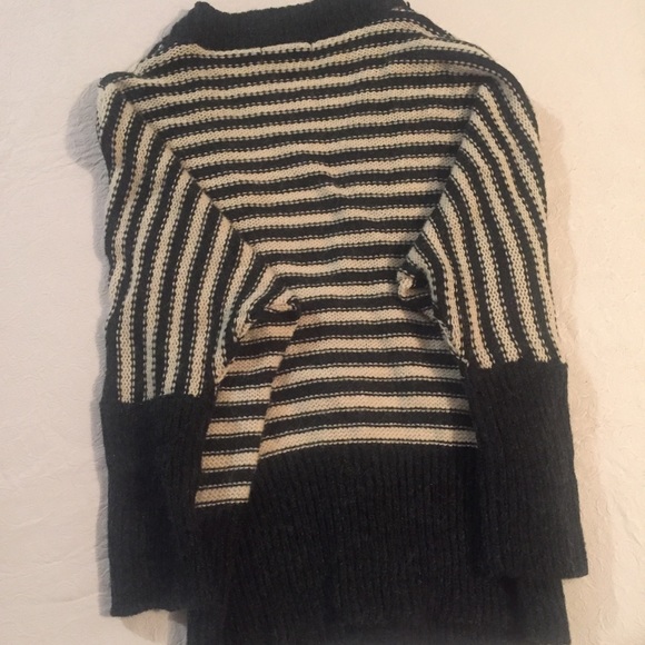 Suzy Shier Cardigan - Picture 7 of 7